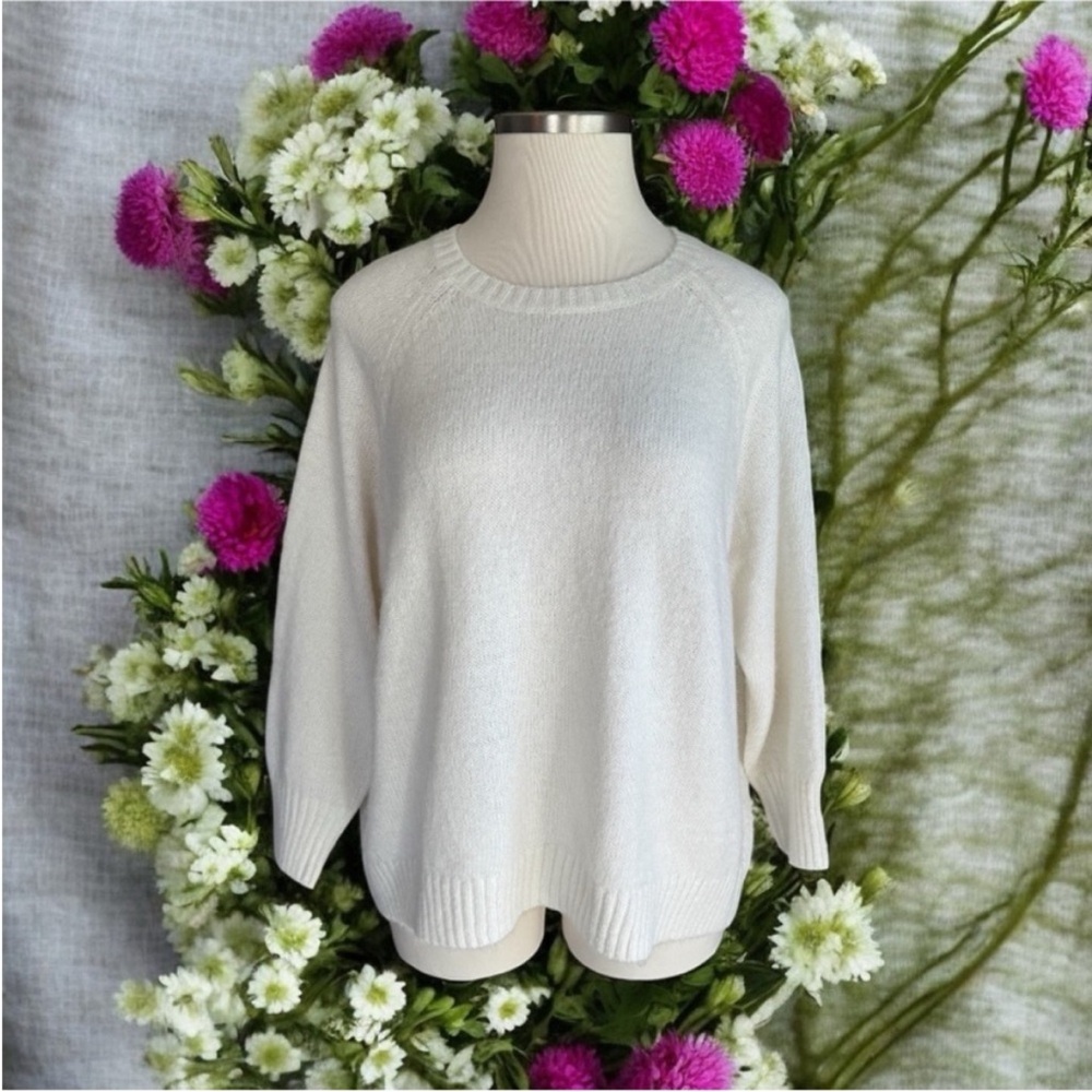 Old Navy Cream Women's Crew Neck Sweater